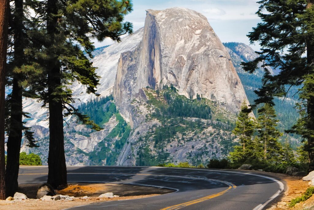 The road leading to Glacier Point in Yosemite National Park